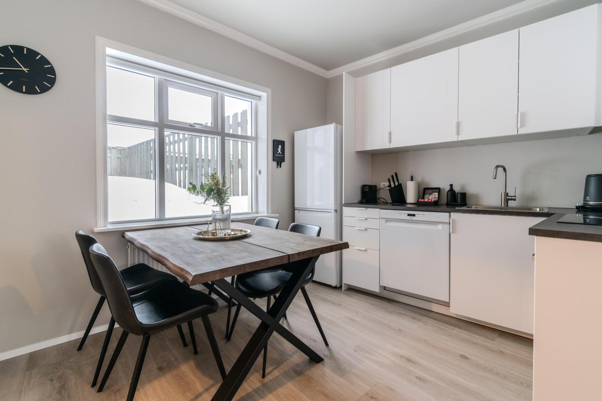 Framnesvegur - Two Bedroom Central Apartment Reykjavík Exteriör bild